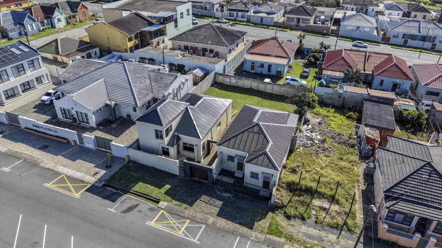 6 Bedroom Property for Sale in Quigney Eastern Cape
